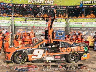 *Preorder* Chase Elliott 2024 Hooters / Texas 4/14/24 Race Win 1:24 Nascar Diecast Chase Elliott, Nascar Diecast, 2024 Nascar Diecast, 1:24 Scale Diecast